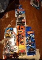 1 MATCHBOX 3 HOT WHEELS (1 MARVELS)