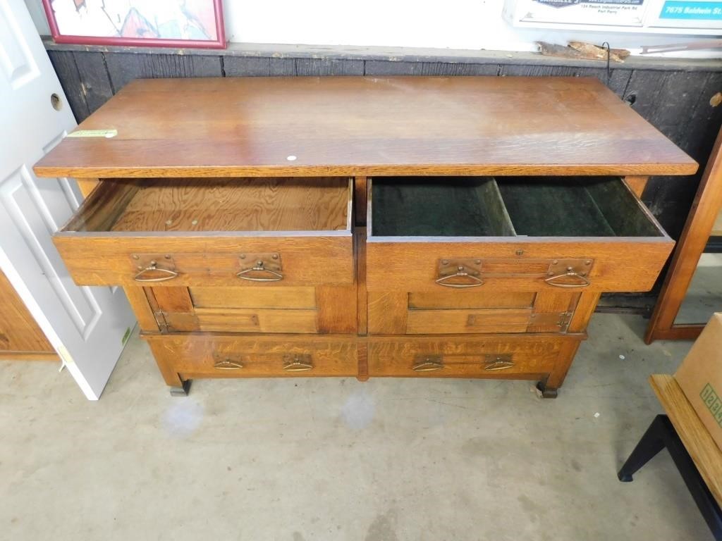 ANTIQUES, FURNITURE AND VINTAGE COLLECTIBLES