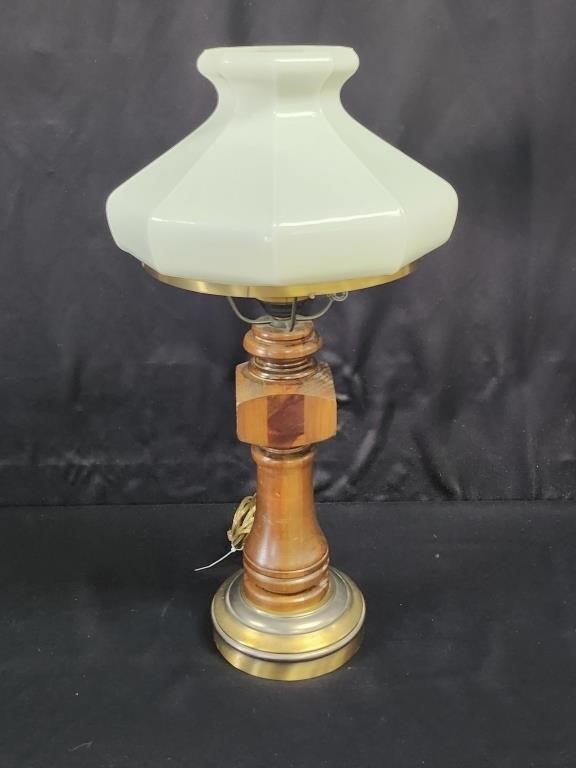 VINTAGE HURRICANE BRASS, WOOD & GLASS TABLE LAMP