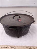 Cast iron Dutch oven with lid made in USA