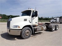 2007 Mack Vision T/A Hiway Tractor - Day Cab - 1M1