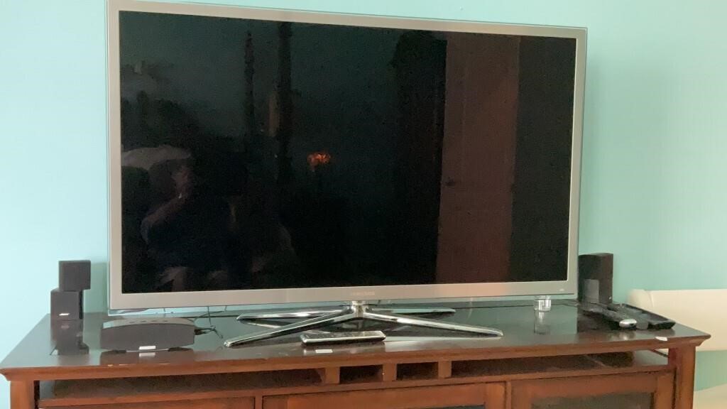 Samsung 55" flat screen TV w/ remote