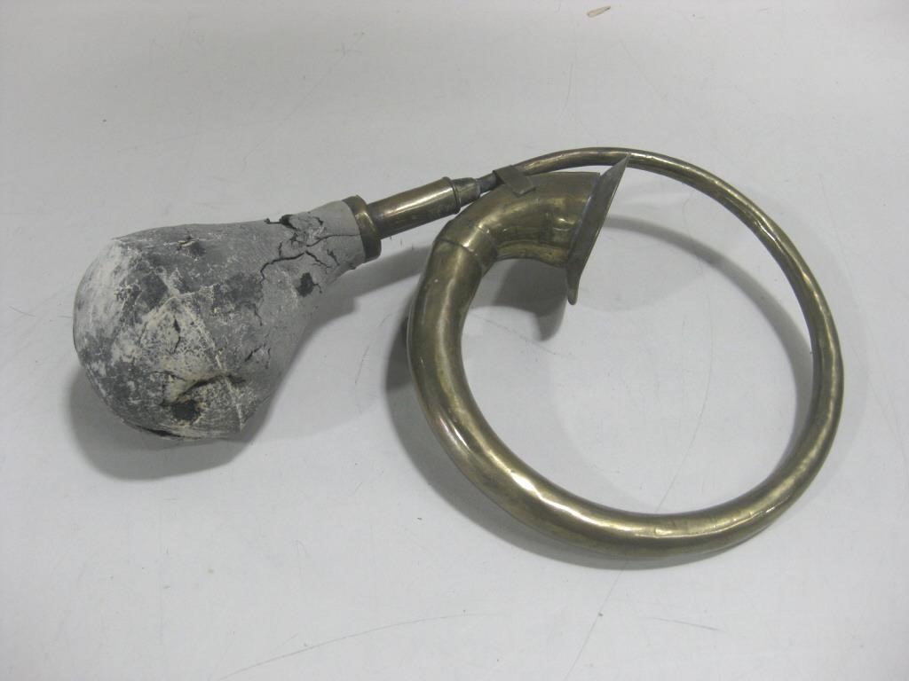 Antique Car Horn See Info