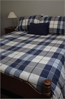 Double comforter, pillow shams, toss cushion and