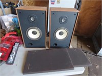 Pair realistic speakers. Stereo. MC-2001