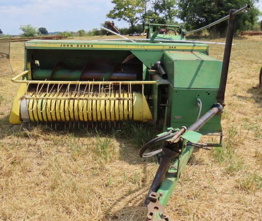 John Deere 346 Kick Hay Baler