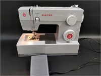 Singer Heavy Duty 4423 Sewing Machine (See