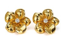 PAIR OF 18K GOLD AND DIAMOND FLORAL EARRINGS, 5.9g