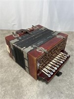 Vienna Wonder antique accordion