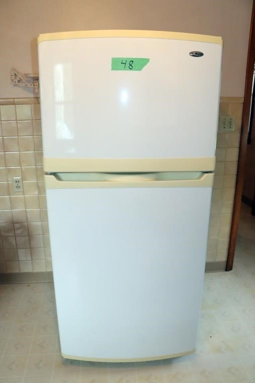 Amana Refrigerator w/ice maker