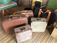 5 Vitnage Luggage Cases