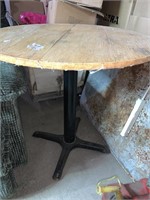 Round table - iron legs - 30in round , 29in tall