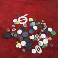 Lot of vintage sewing buttons.