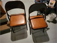 2 metal padded chairs