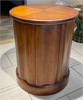 ROUND SIDE TABLE*