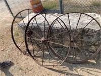 L - Vintage Wagon Wheels