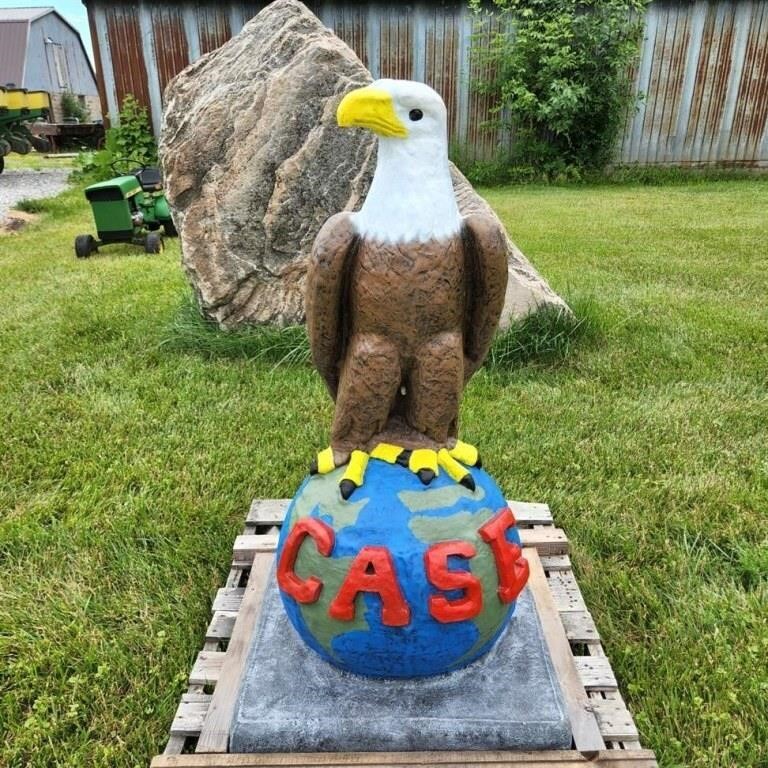 Case Eagle, Reproduction, Made of Concrete