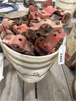 BUCKET OF GATE HINGES