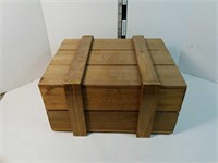 THOMAS PACCONI ORNAMENT SET IN WOOD CRATE