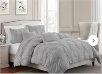 Gracie Floral Pintuck Comforter Set (Full/Queen)