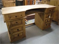 39"x28"x20" Wooden Knee Hole Desk