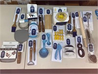 LOT OF 20 ASSORTED KITCHEN UTENSILS