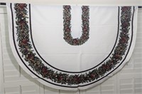 OVAL HOLIDAY TABLE CLOTH WITH NAPKINS