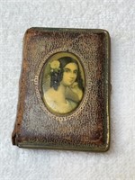 Antique ladies compact by Montaine, New York,