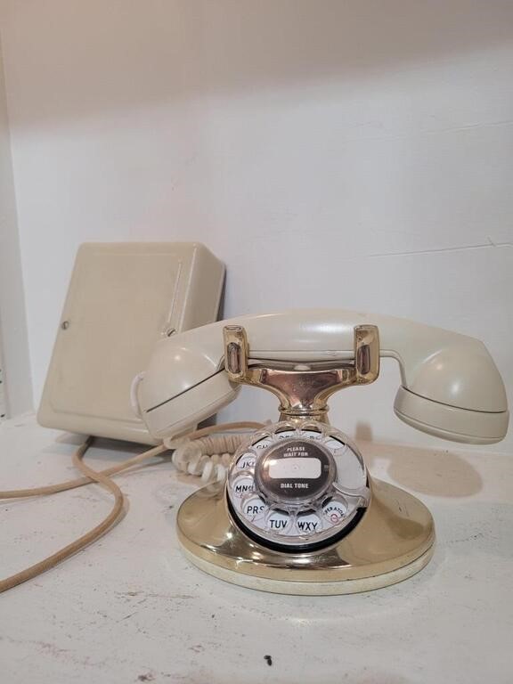 Private Estate Telephones, Awards and Memorabilia/Knife