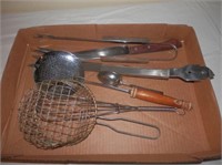 Tray of kitchen metal & wood utensils