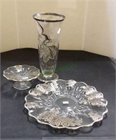 Beautiful lot of three vintage dishes includes