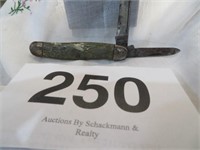 POCKET KNIFE HAS PANTENTED & NUMBERS