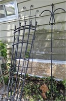 Double sheppards Hooks, 2 steel trellis, and 2