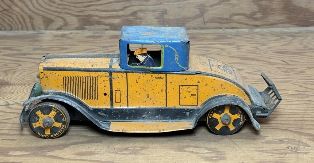 LOUIS MARX CADILLAC WIND-UP PRESSED-STEEL TOY CAR