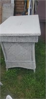 40X30X27 wicker table