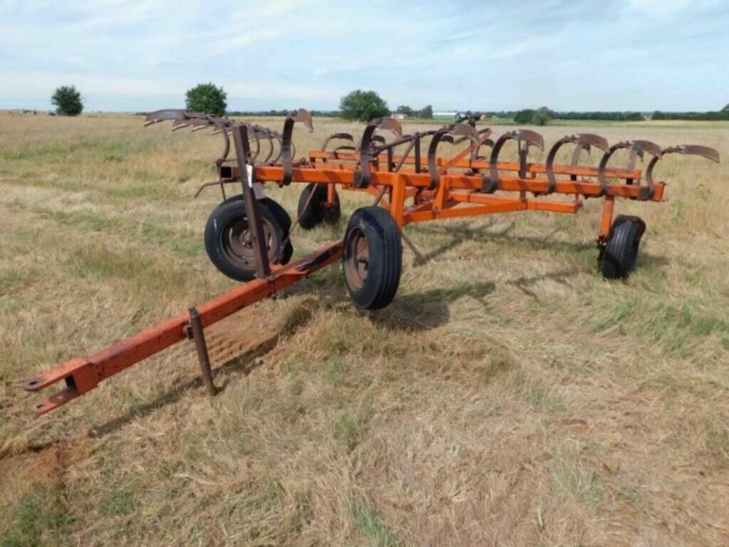 31 ft Dual Fold Springtooth w/anhydrous applicator