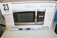 Black & Decker Microwave Oven (9 Cu. Ft.)