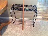 Wire plant stand