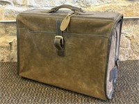 California Casual Luggage Leather Garment Bag
