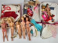 ASSORTED LOT OF VINTAGE & MODERN BARBIE DOLLS