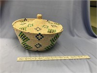 Large 15" diameter grass basket with dyed grass ac