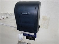 Paper towel dispenser