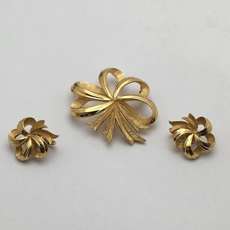 Trifari Goldtone Earring & Brooch Set