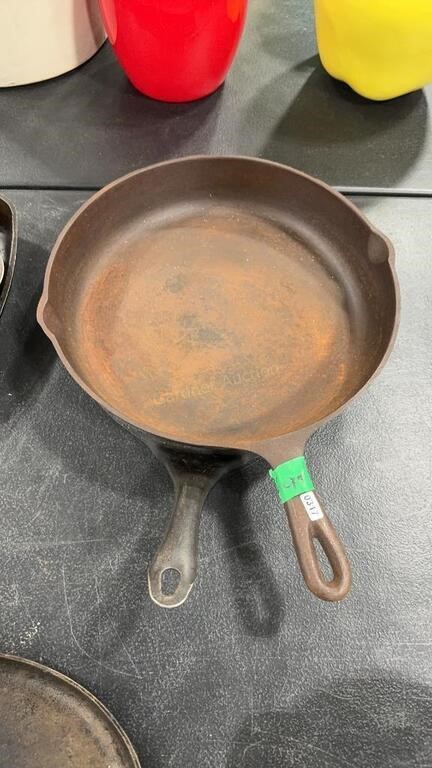 #10 CAST IRON SKILLET & GRIDDLE