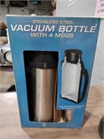 Vacuum bottle with four mugs