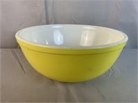 Pyrex Yellow 4 Qt 10-1/2'' Mixing Bowl