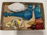 Lot with glass decanter, hurricane lamps, St