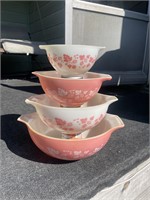 pink Pyrex Gooseberry Cinderella set mixing bowls