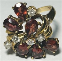 10KT YELLOW GOLD GARNET & DIAMOND RING 4.40 GRS