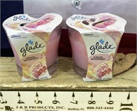 2 Glade Scented Candles